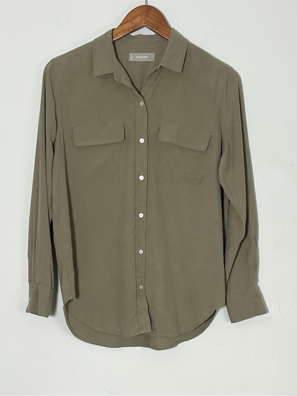 Everlane Women’s Olive Green Washable Silk Relaxed Button Down Shirt Blouse